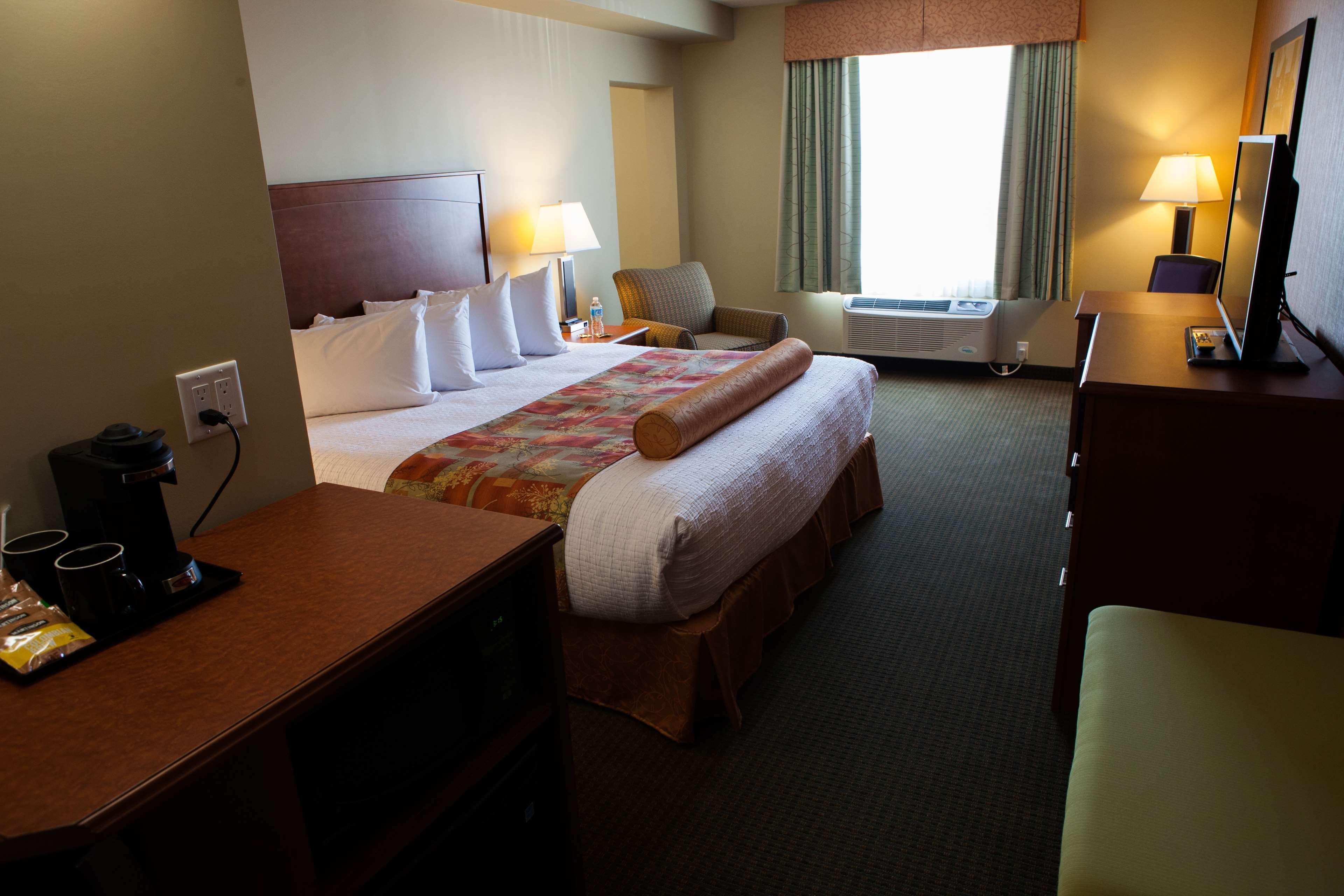 Best Western Plus Service Inn&Suites Lethbridge Extérieur photo