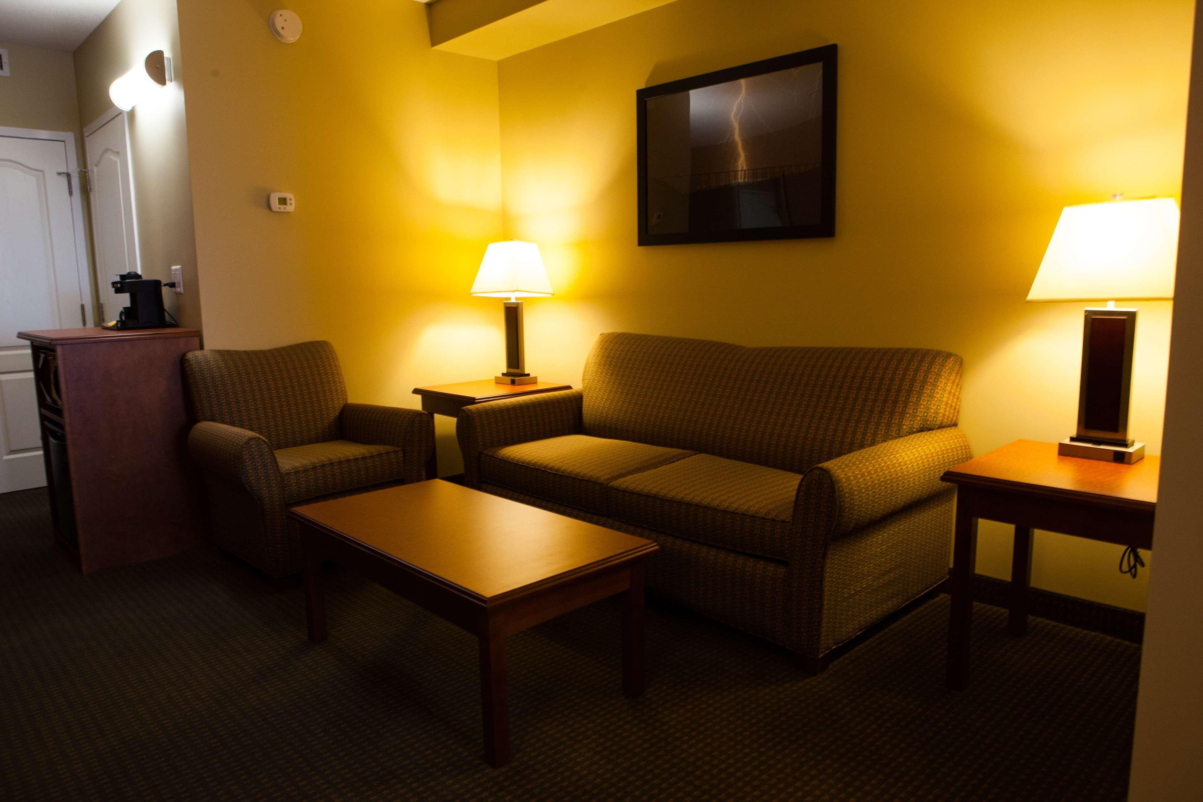 Best Western Plus Service Inn&Suites Lethbridge Extérieur photo