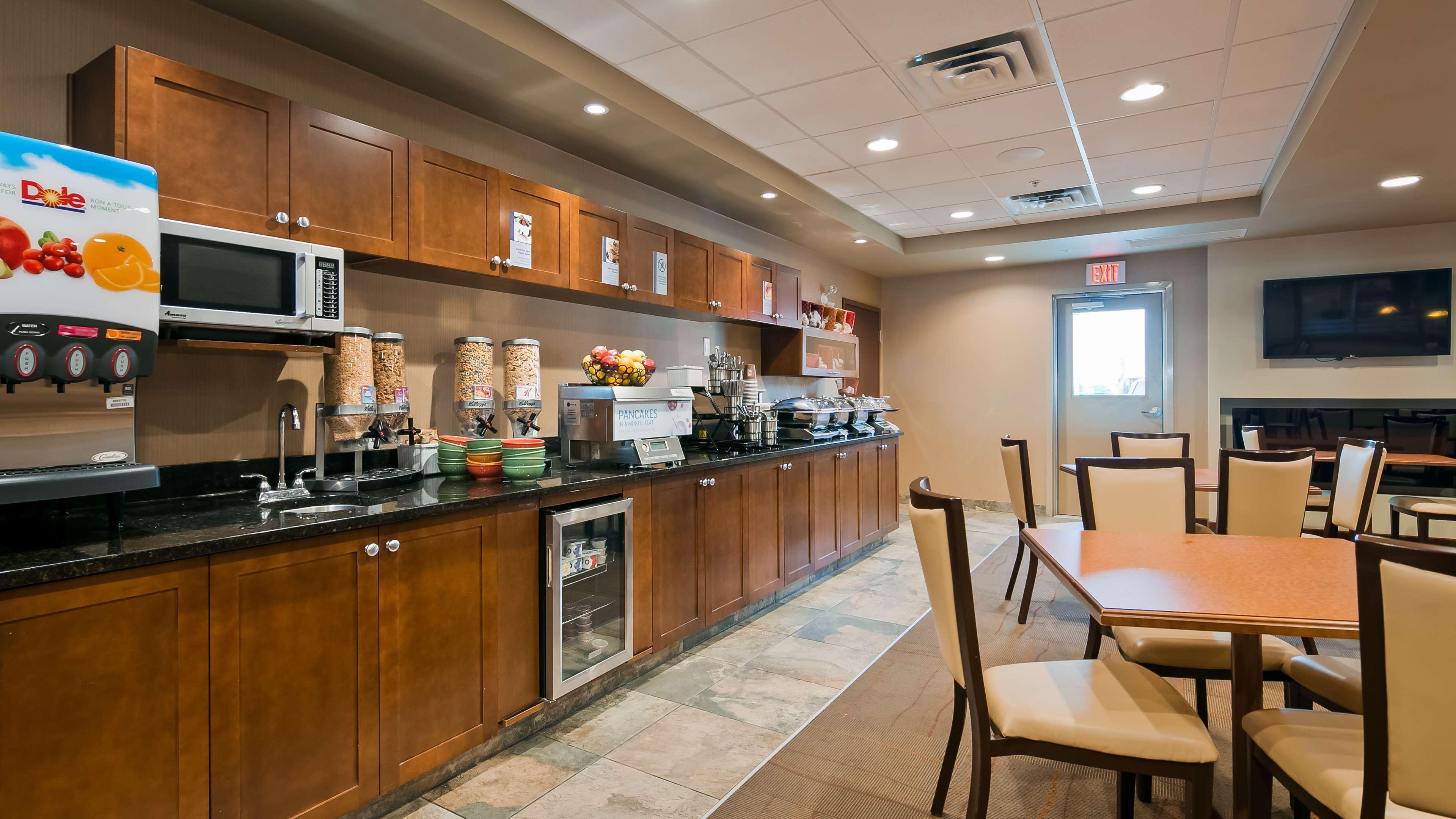 Best Western Plus Service Inn&Suites Lethbridge Extérieur photo