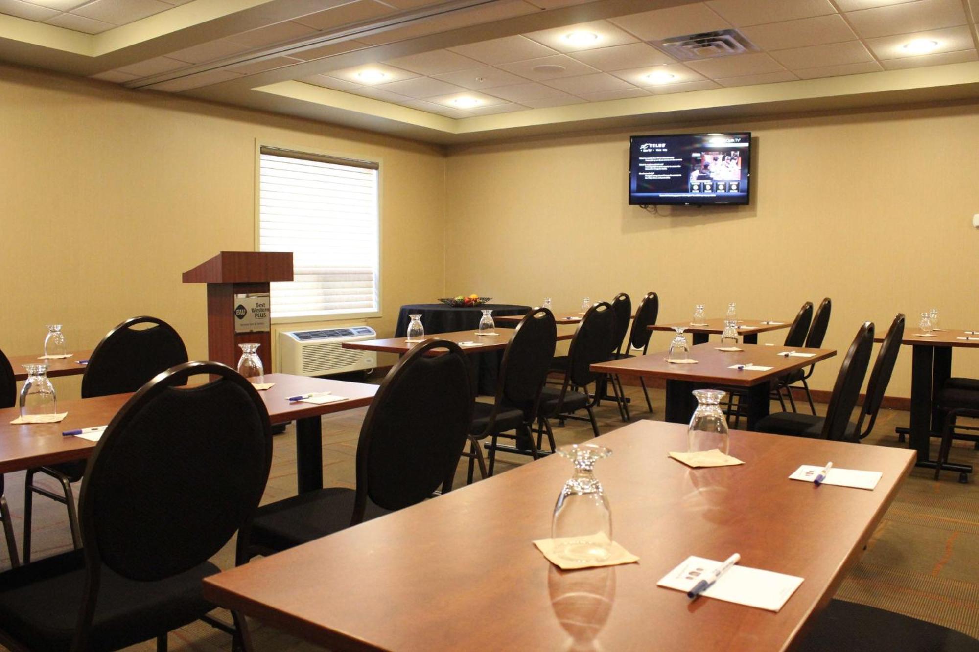 Best Western Plus Service Inn&Suites Lethbridge Extérieur photo