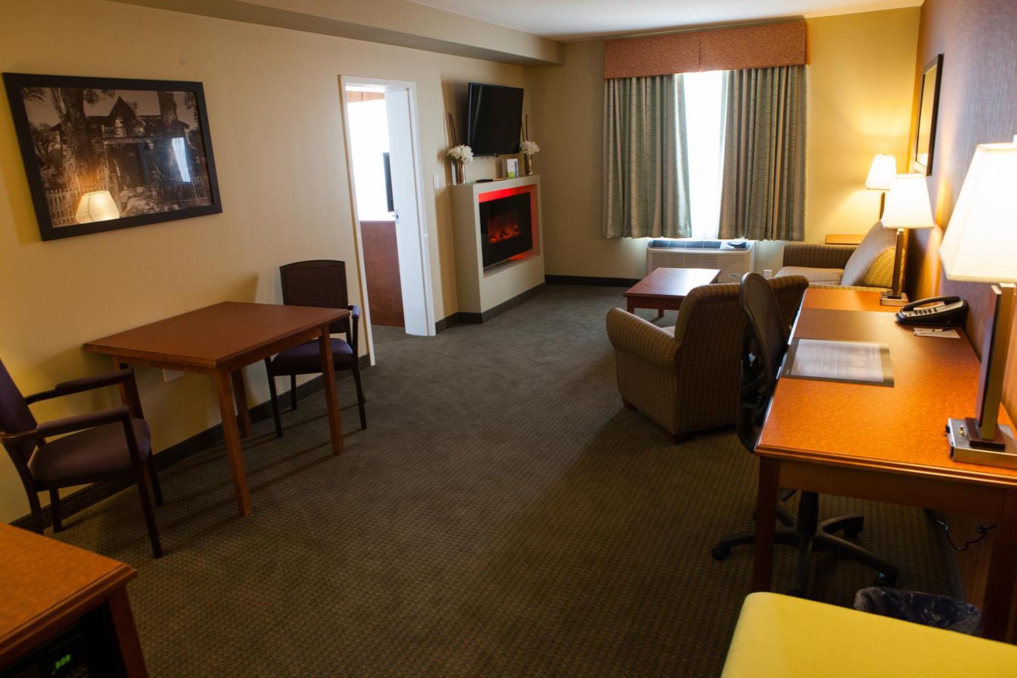 Best Western Plus Service Inn&Suites Lethbridge Extérieur photo